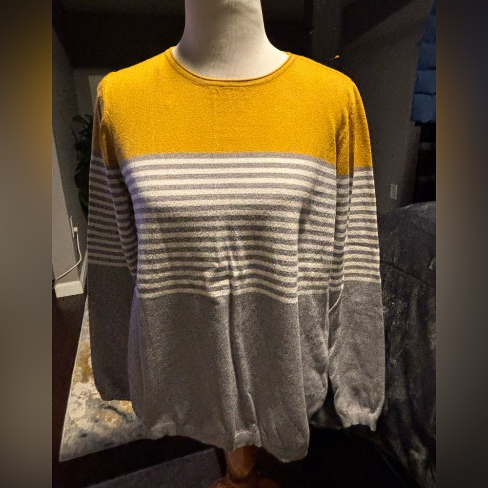 Staccato Yellow and Gray Crewneck Sweater with Color-Block